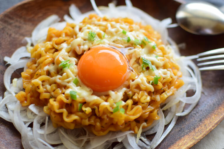 絶対美味しい！プルダックポックンミョンカルボナーラ(ピンク)アレンジや作り方 – にっこりおって